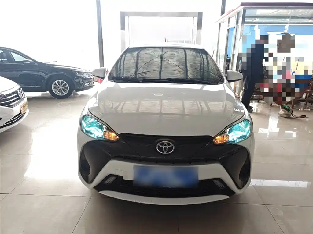 Toyota Yaris L 2020 — фото 3