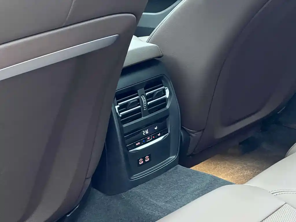 BMW 3 Series 2024 — фото 15