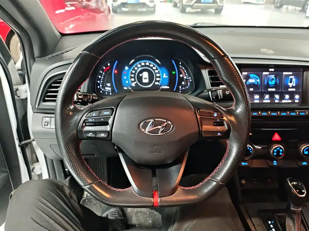 Hyundai Elantra 2020 — фото 11