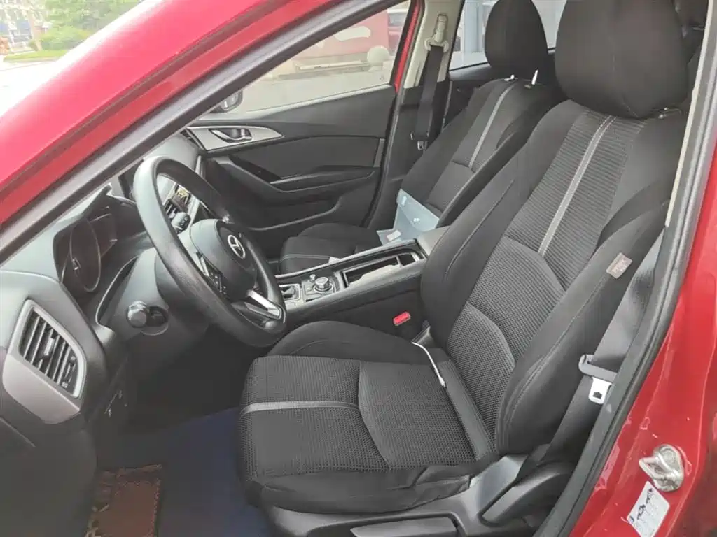 Mazda 3 Axela 2017 — фото 15