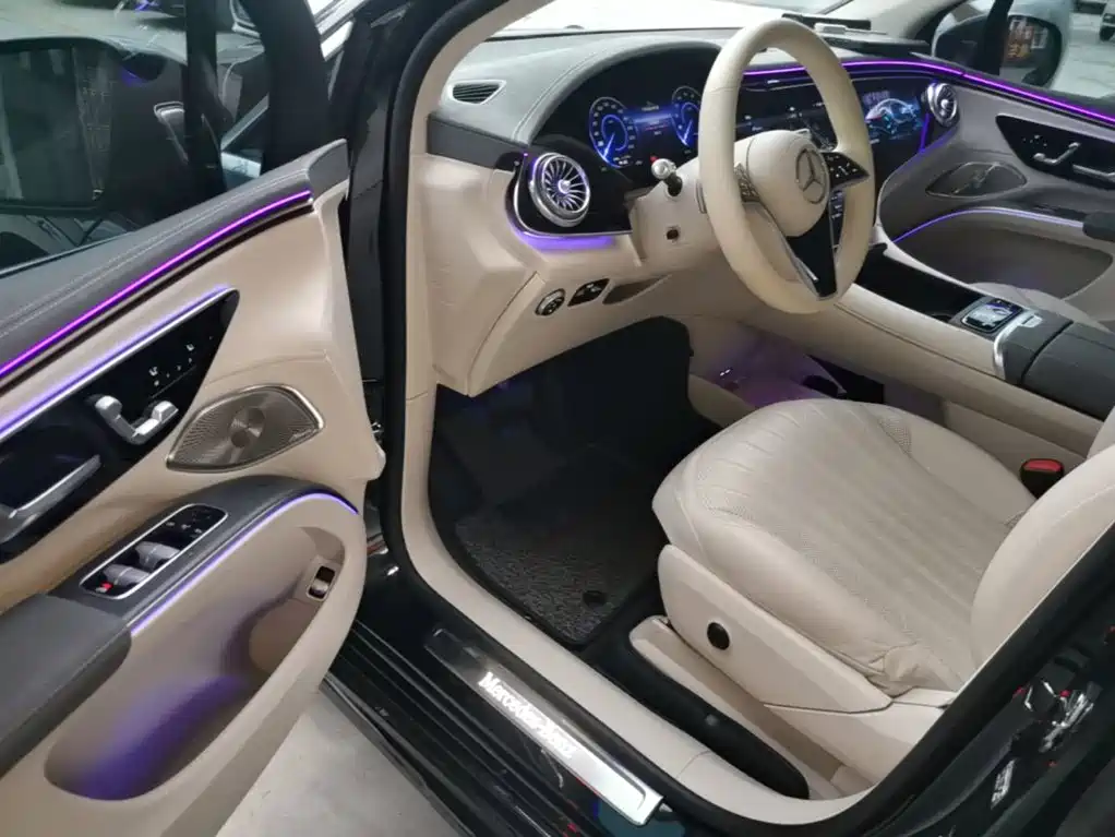 Mercedes-Benz EQS SUV 2023 — фото 16