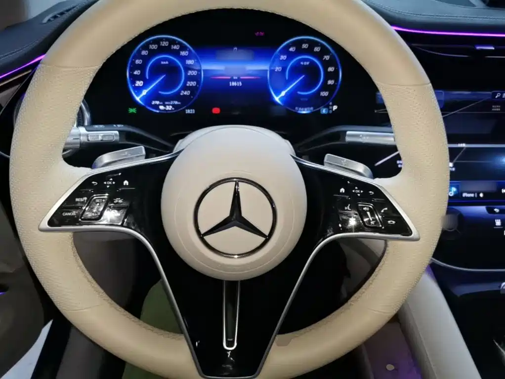 Mercedes-Benz EQS SUV 2023 — фото 11