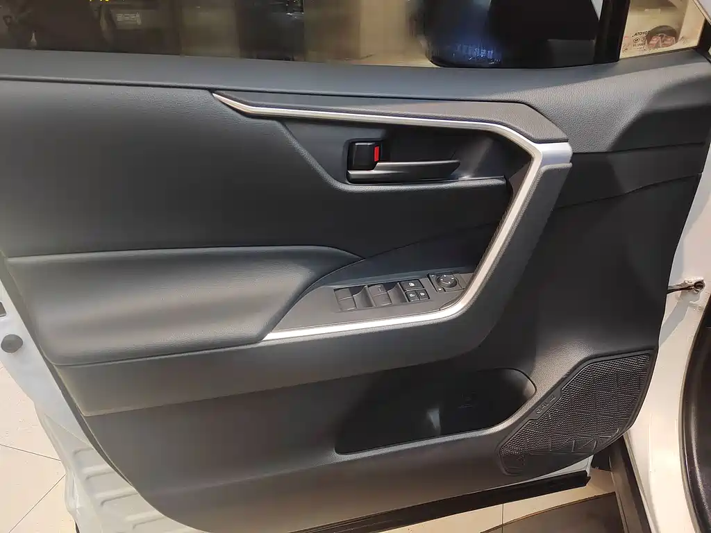 Toyota RAV4 2022 — фото 15