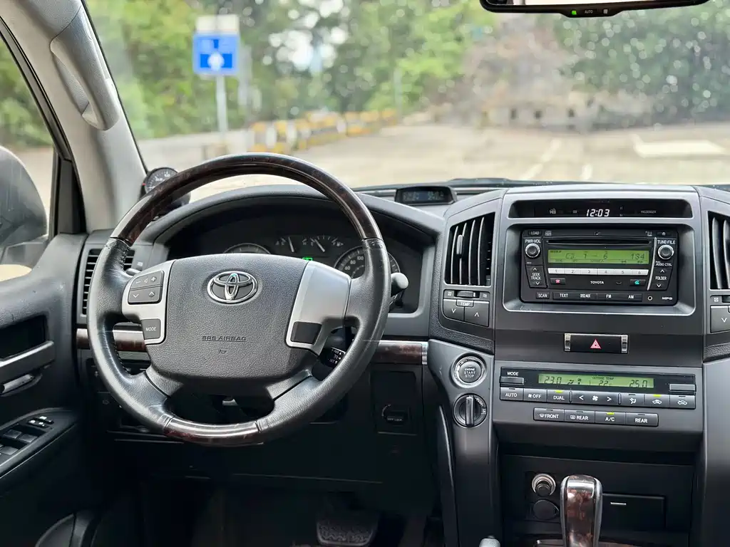 Toyota Land Cruiser 2015 — фото 16