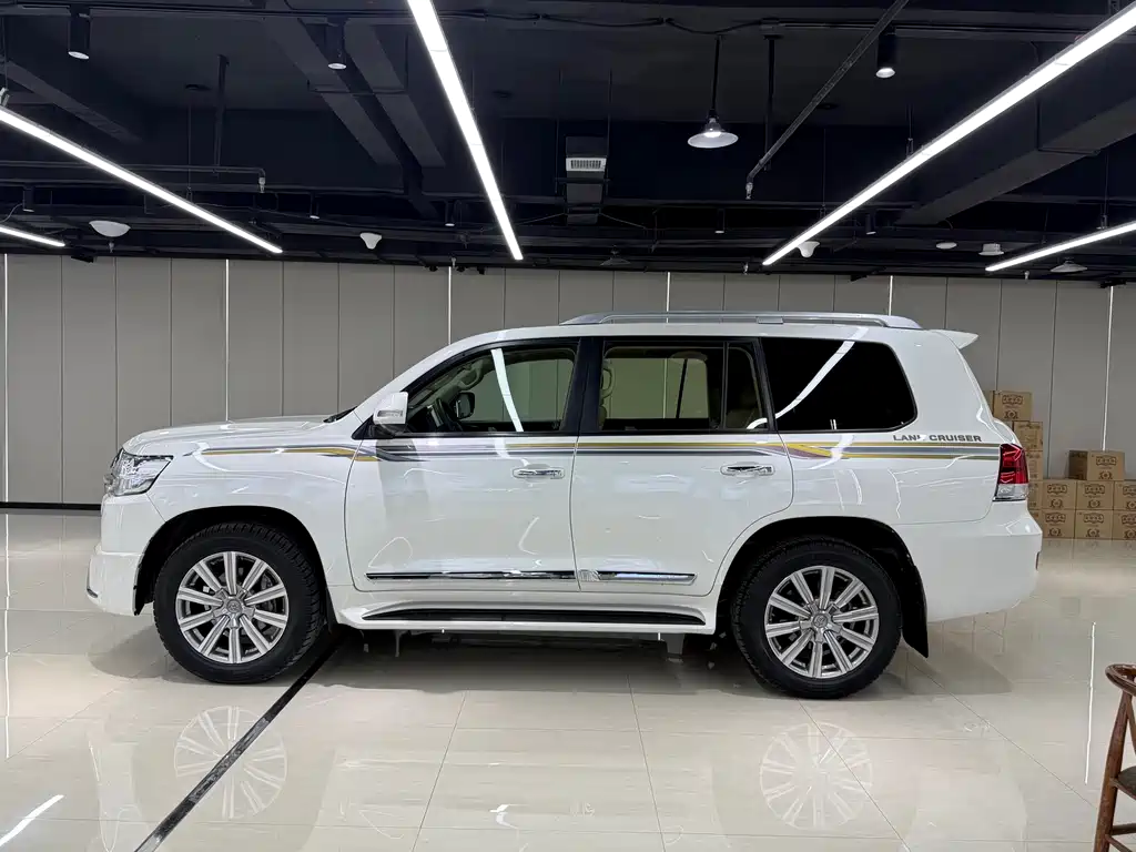 Toyota Land Cruiser 2019 — фото 2