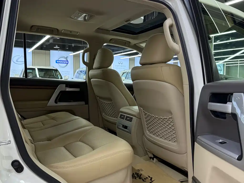 Toyota Land Cruiser 2019 — фото 16