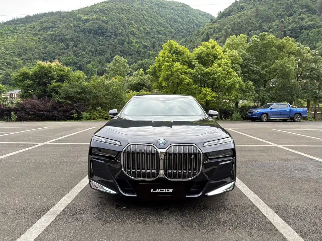 BMW i7 2023