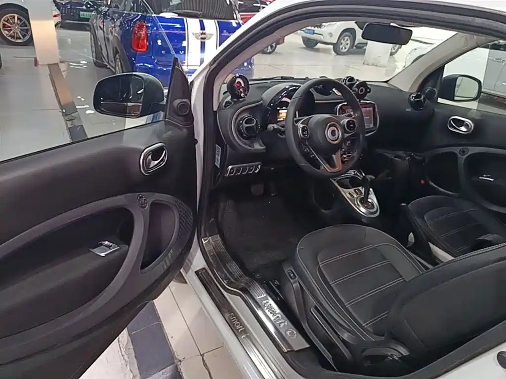 smart Fortwo 2017 — фото 16