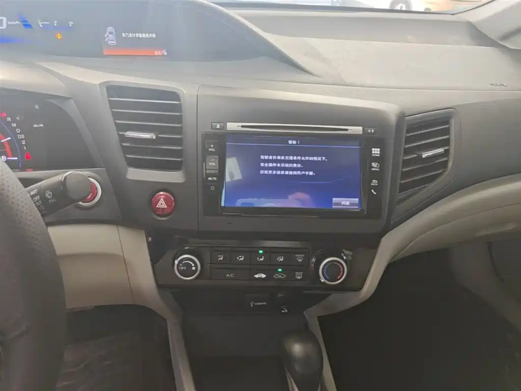 Honda Civic 2015 — фото 13