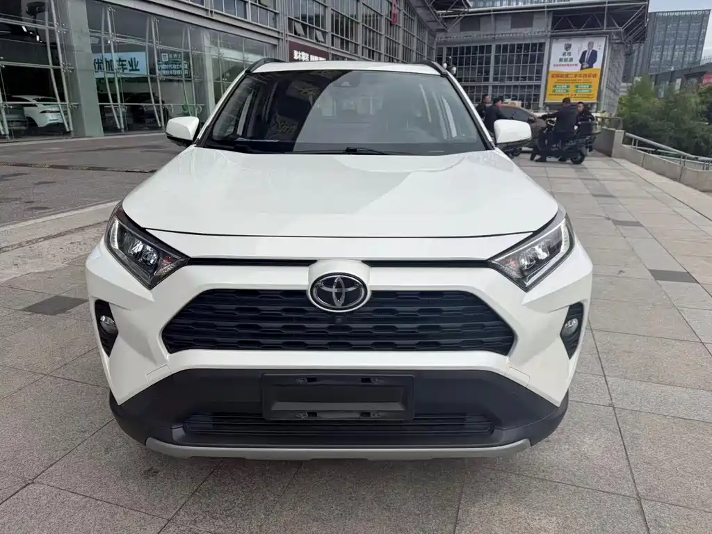 Toyota RAV4 2020 — фото 2