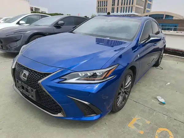 Lexus ES 2019
