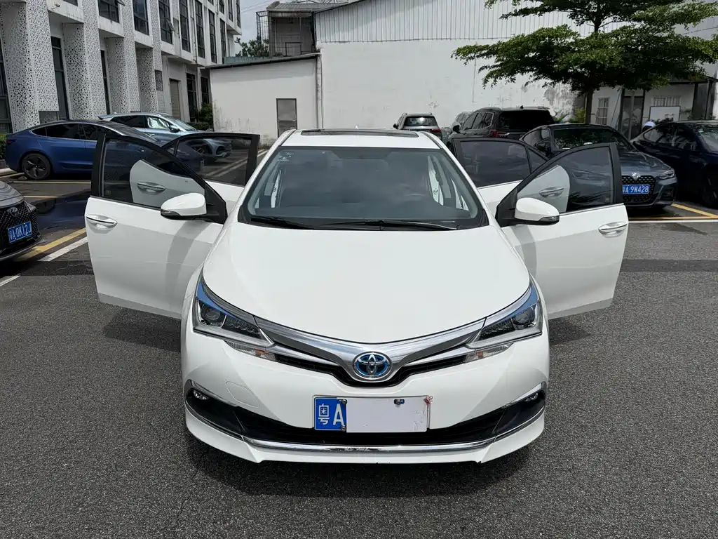 Toyota Corolla 2018 — фото 2