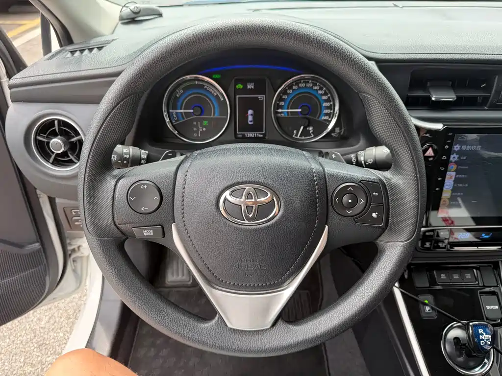Toyota Corolla 2018 — фото 10