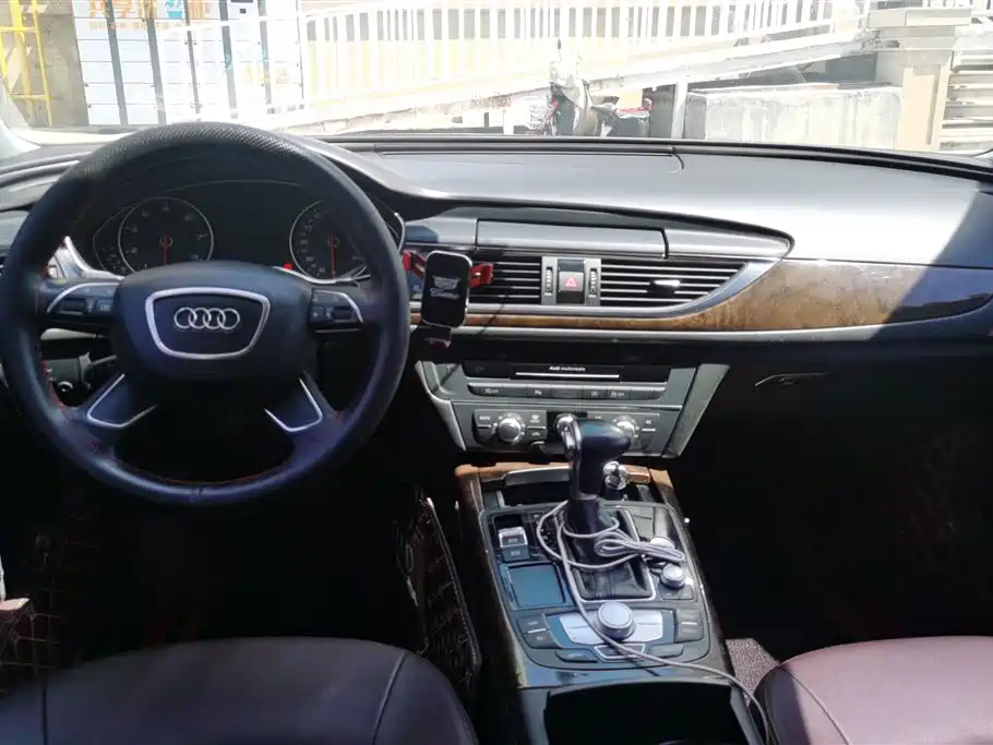 Audi A6L 2014 — фото 12