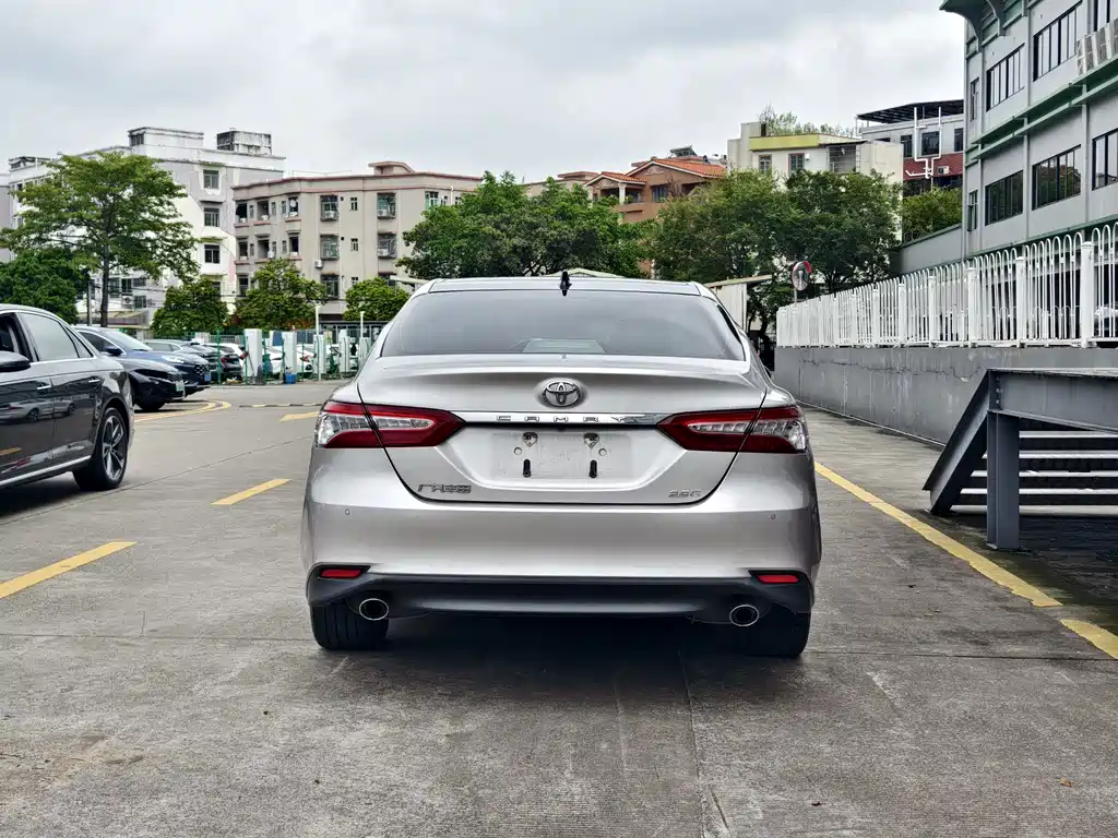 Toyota Camry 2023 — фото 8