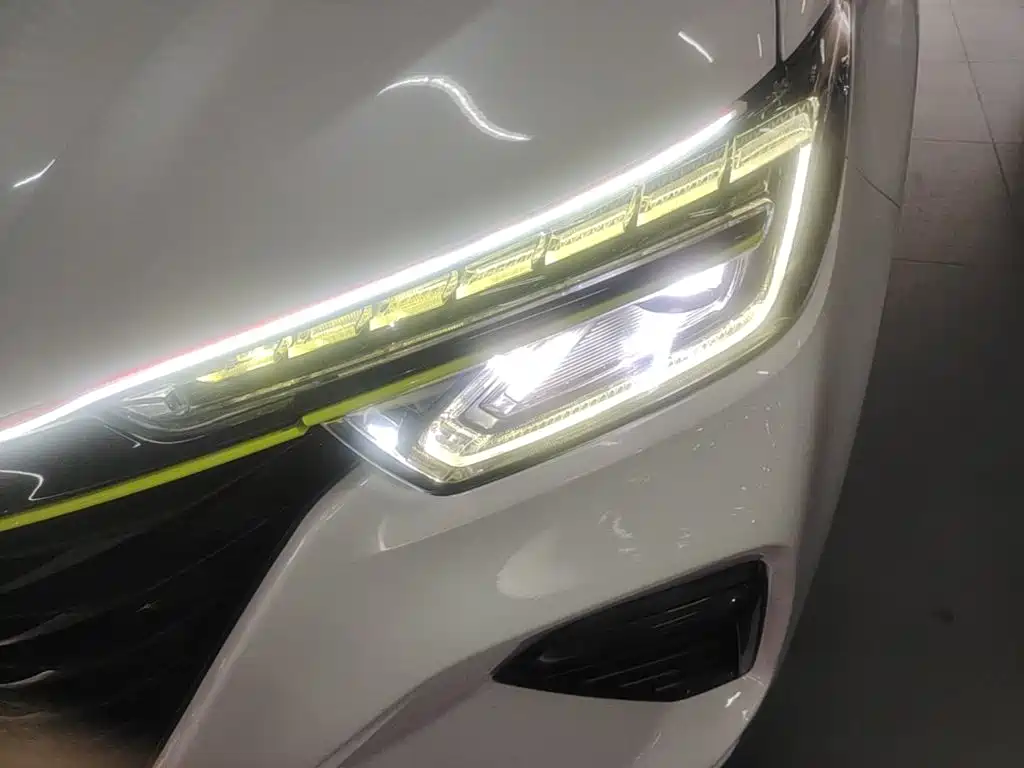 Roewe RX5 New Energy 2021 — фото 24