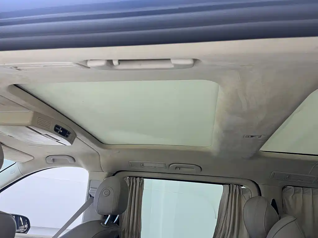 Mercedes-Benz V-Class 2020 — фото 10
