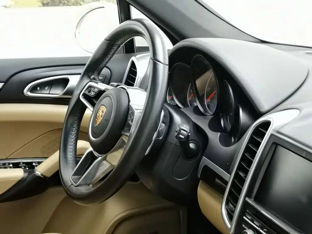 Porsche Cayenne 2015 — фото 22