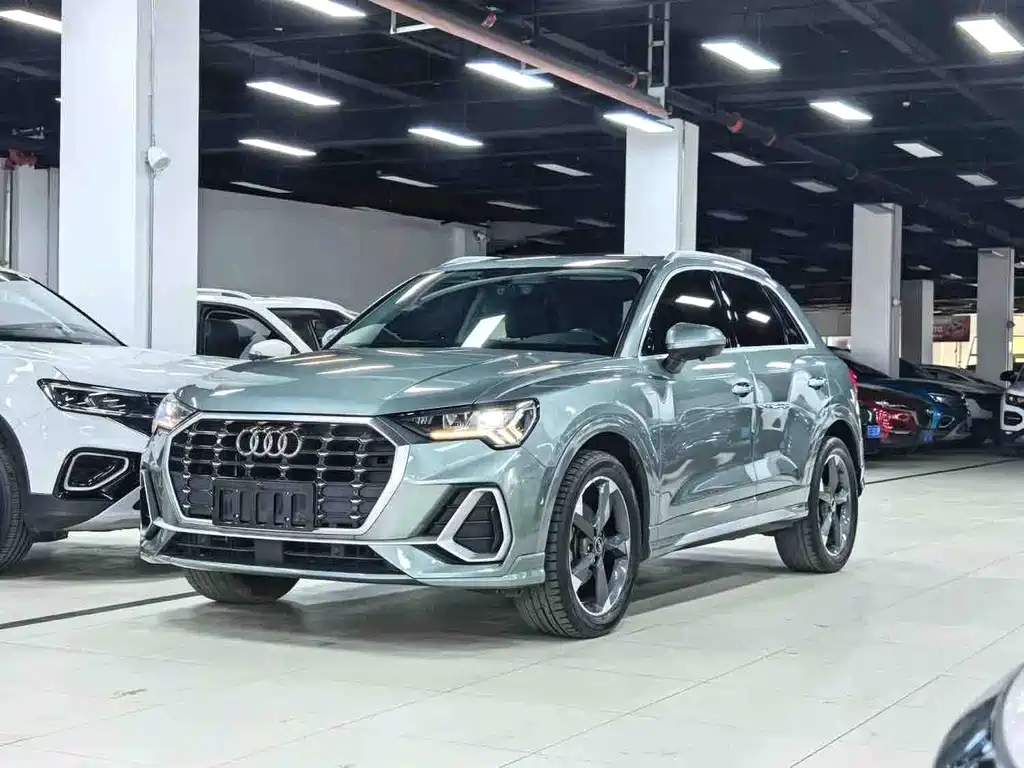 Audi Q3 2022 — фото 1