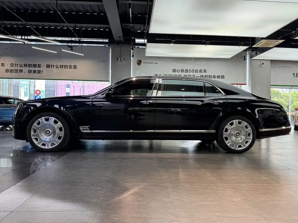 Bentley Mulsanne 2018 — фото 17