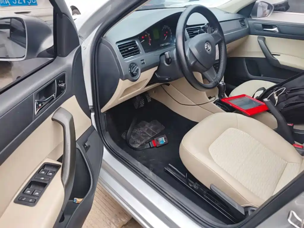 Skoda Rapid 2017 — фото 16