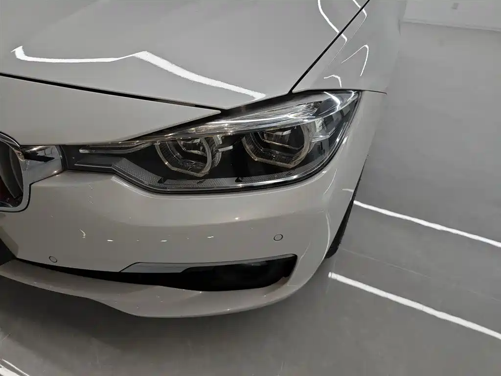BMW 3 Series 2018 — фото 24