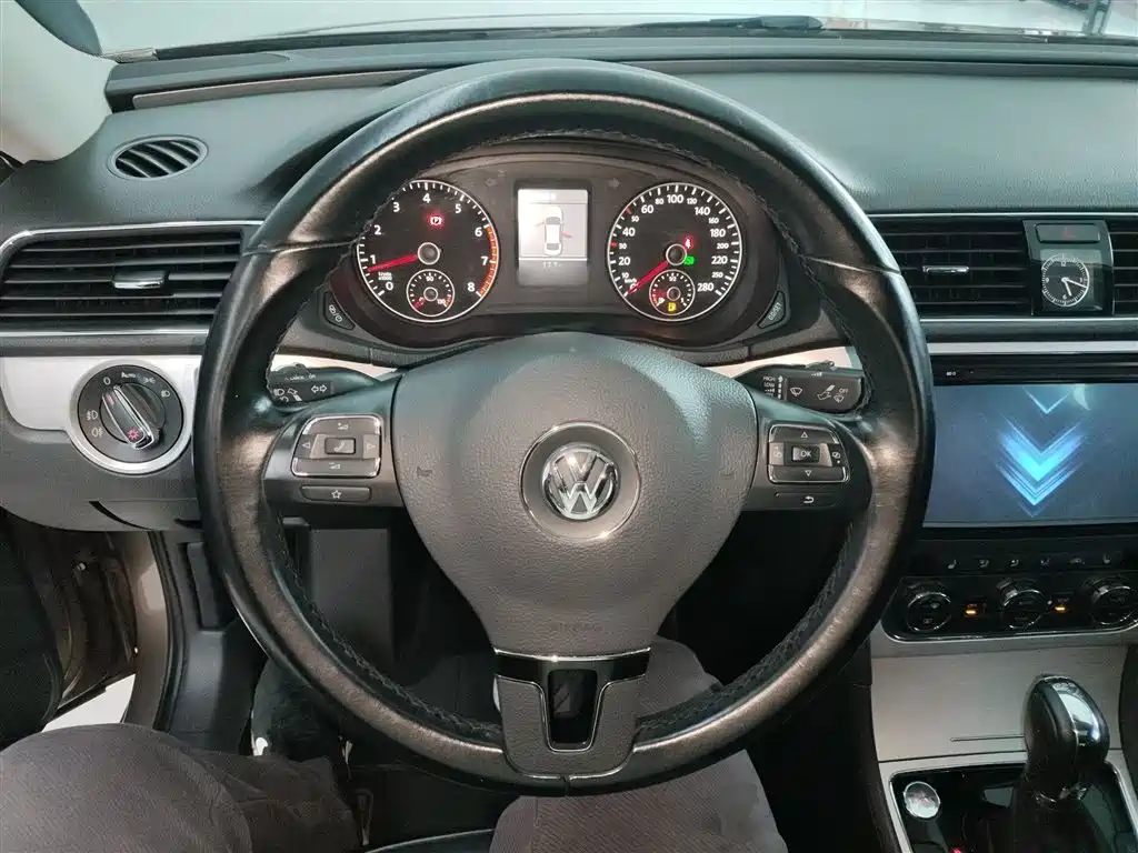 Volkswagen Passat 2014 — фото 11