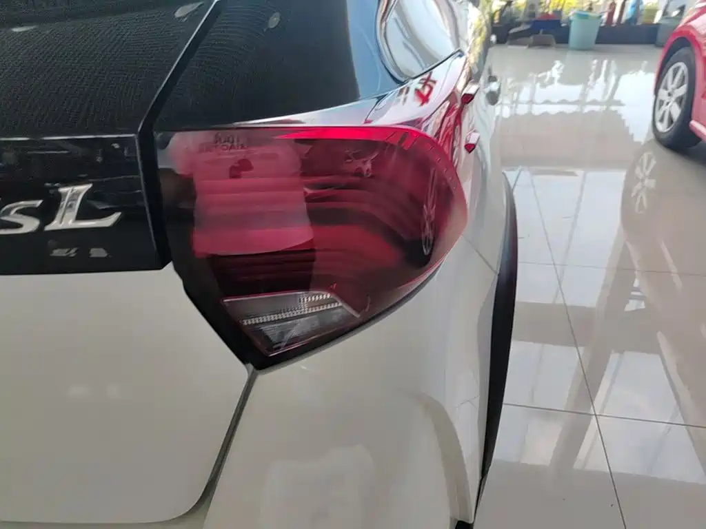 Toyota Yaris L 2020 — фото 8