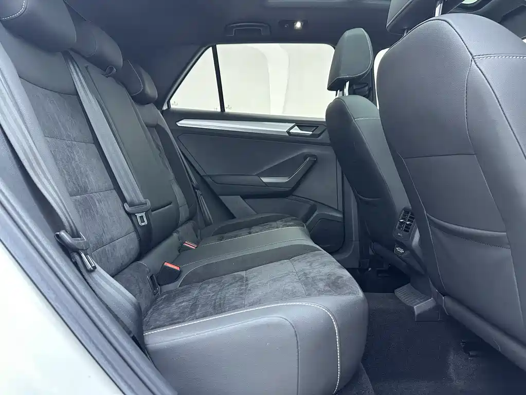 Volkswagen T-Roc 2023 — фото 10