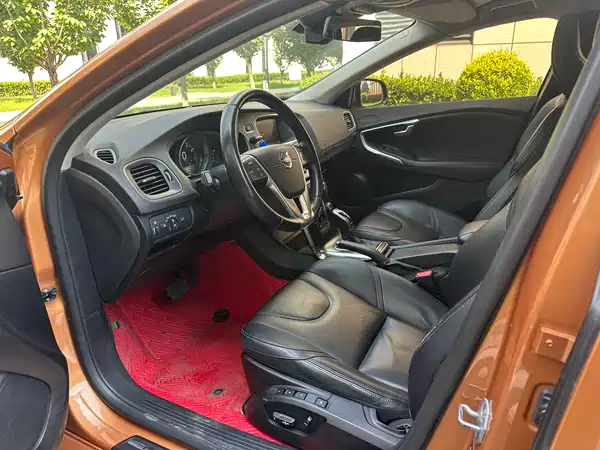 Volvo V40 2014