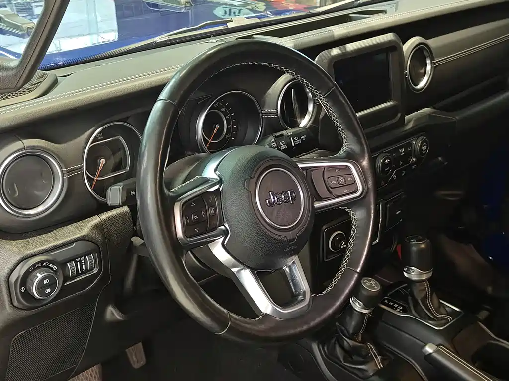 Jeep Wrangler 2020 — фото 9
