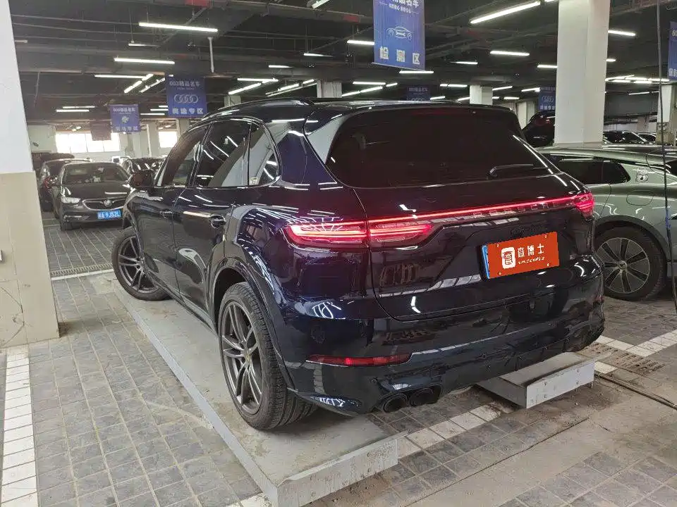 Porsche Cayenne 2022