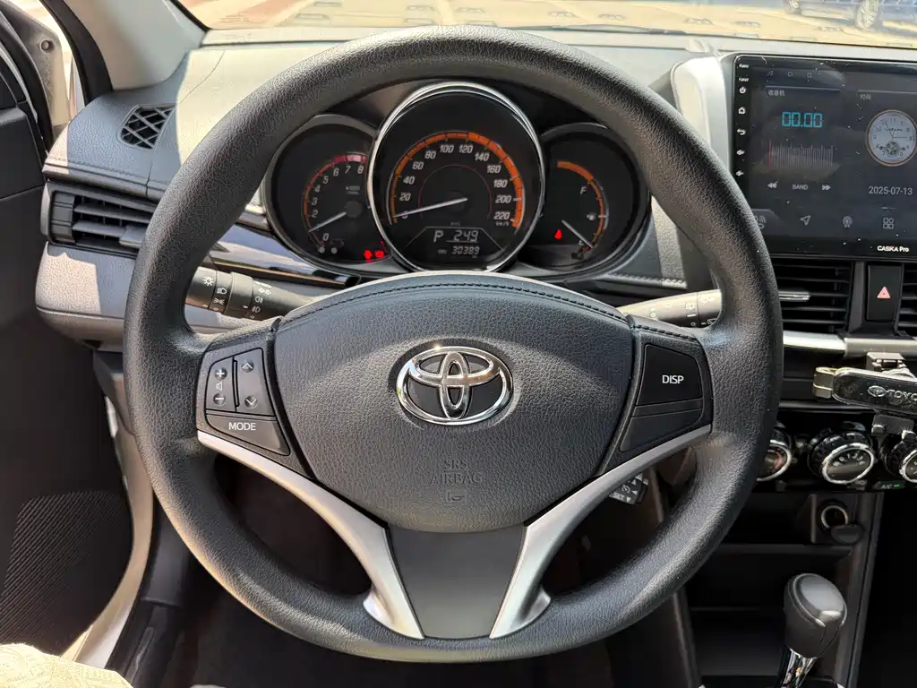 Toyota Yaris L 2022 — фото 10