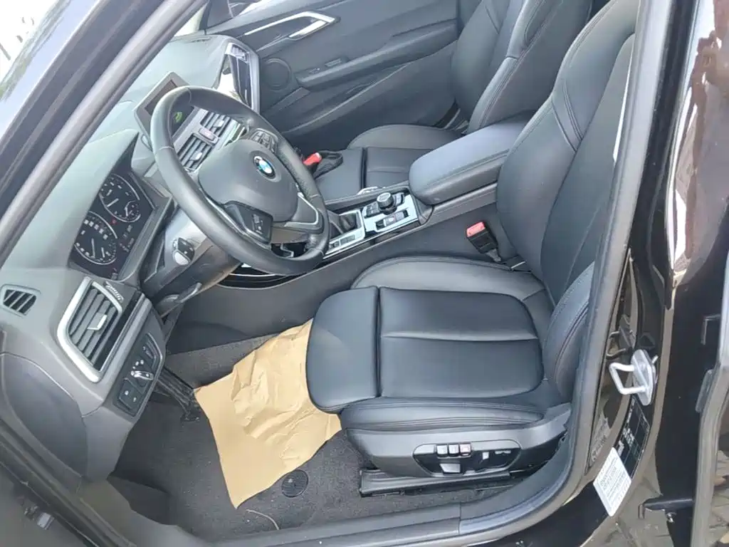 BMW 1 Series 2018 — фото 15