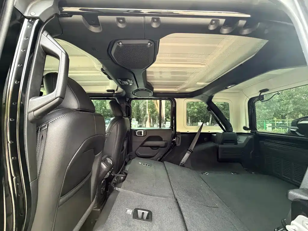 Jeep Wrangler 2021 — фото 14