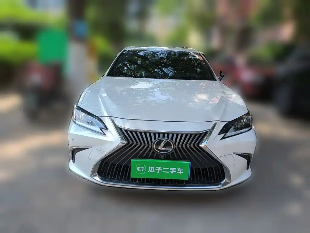 Lexus ES 2020 — фото 24