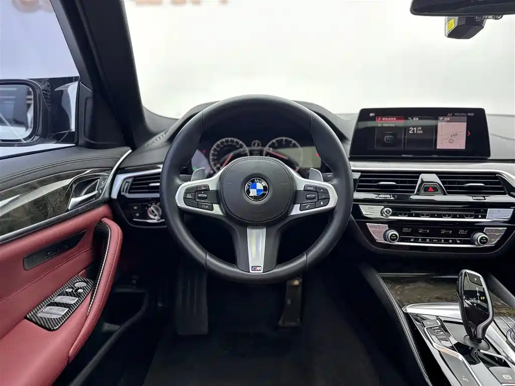 BMW 5 Series 2019 — фото 9
