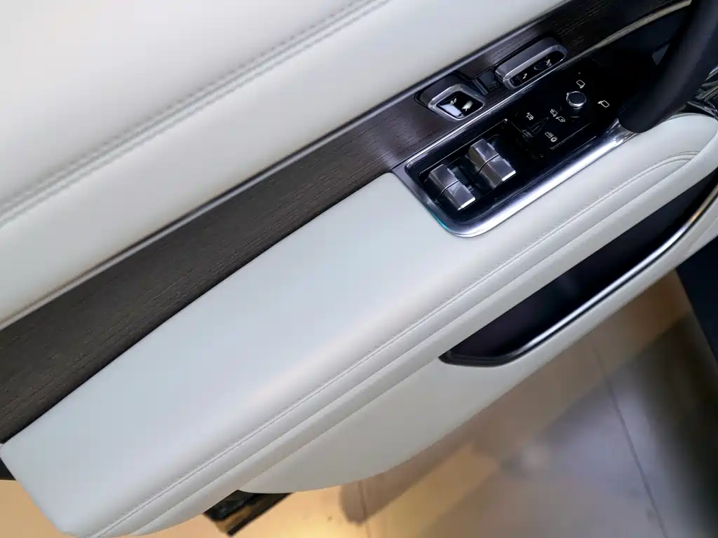 Land Rover Range Rover 2023 — фото 13