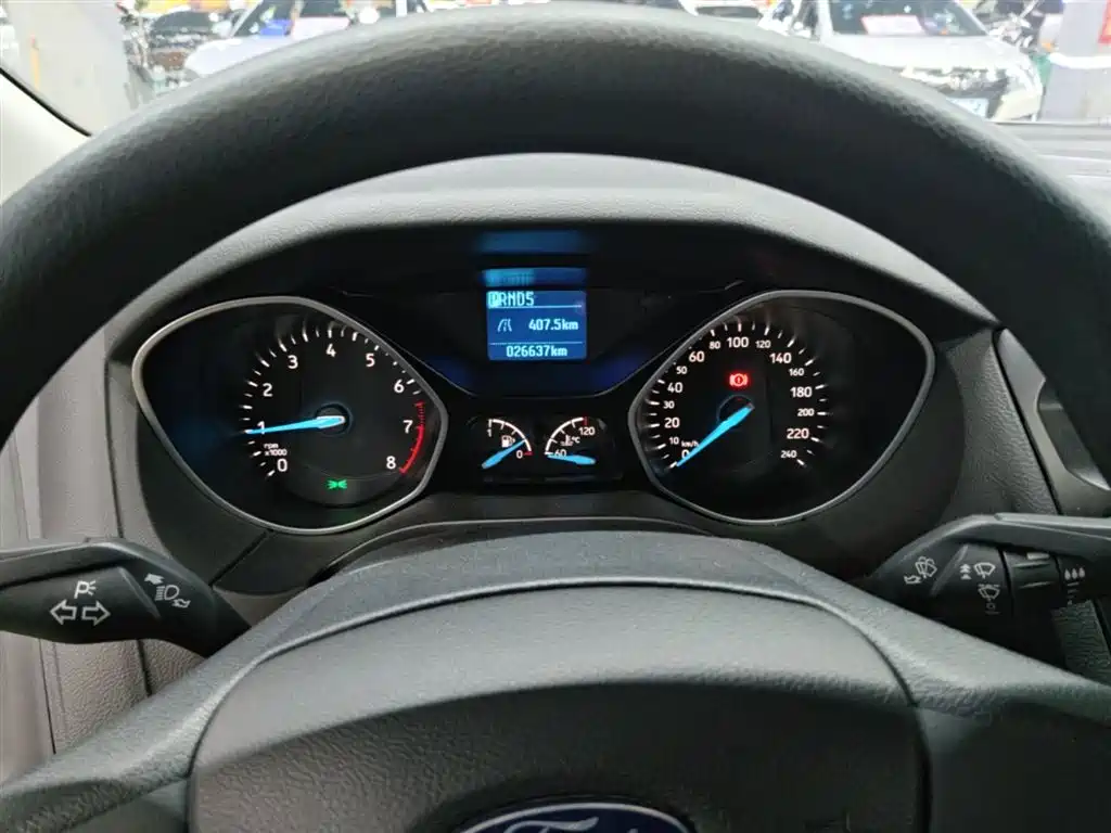Ford Focus 2018 — фото 12