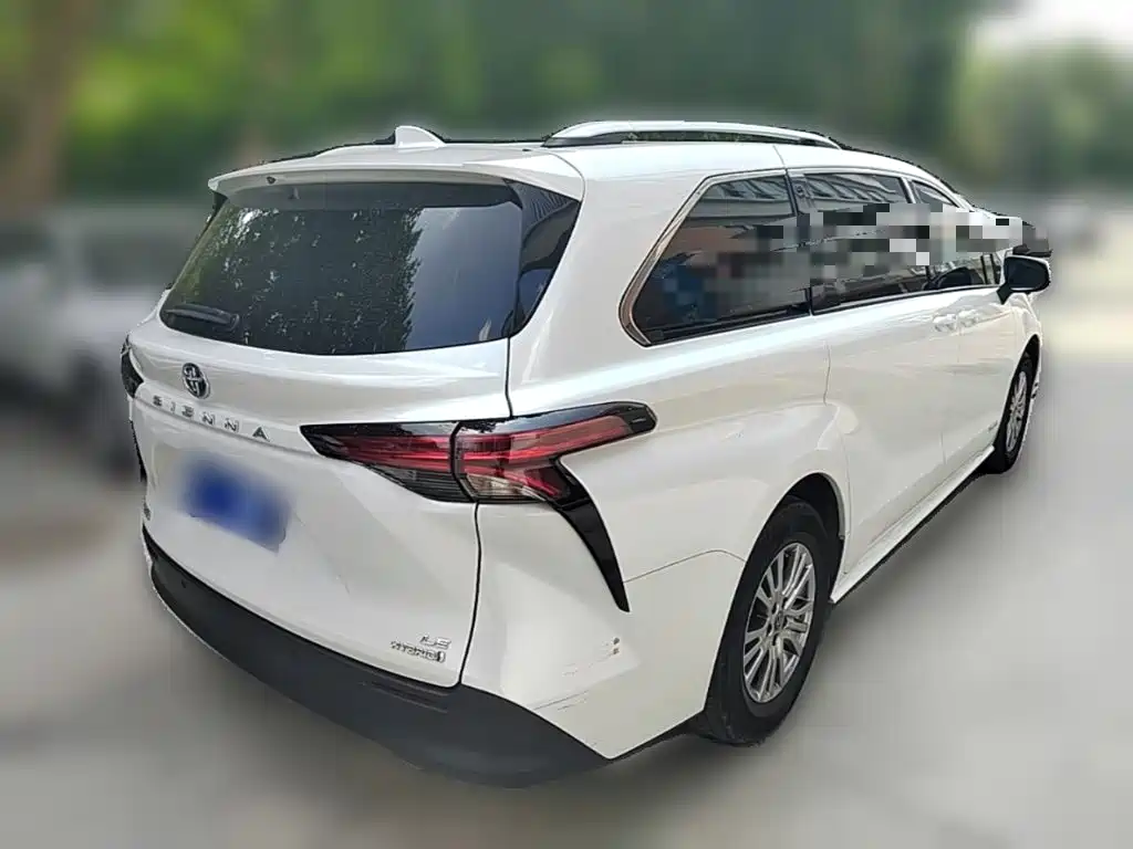 Toyota Sienna 2022 — фото 12