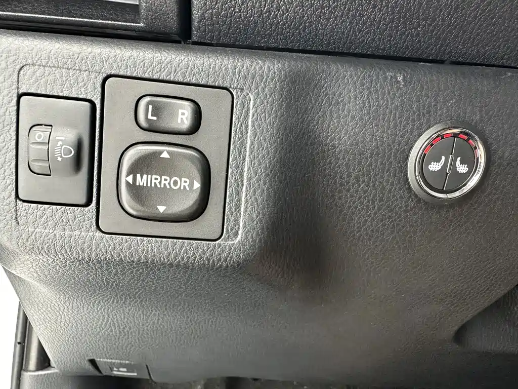 Toyota Yaris L 2022 — фото 12