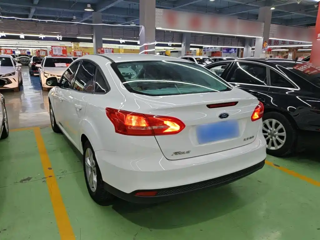 Ford Focus 2018 — фото 5