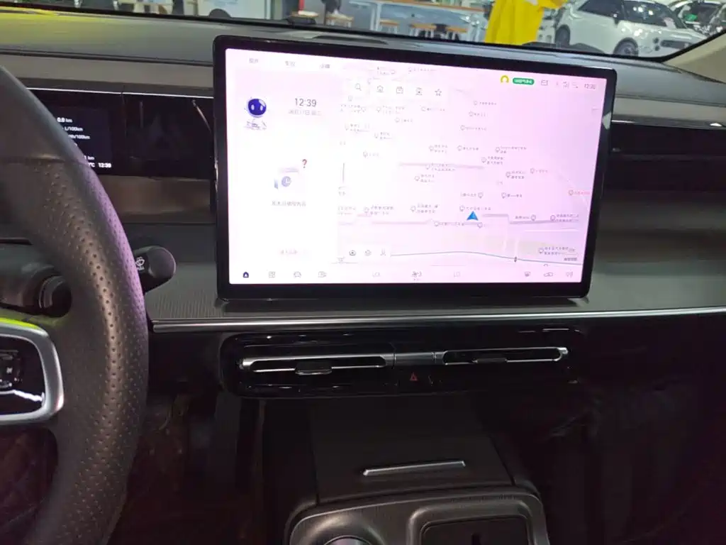 GAC Motor E8 PHEV 2025 — фото 13
