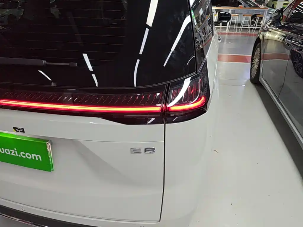 GAC Motor E8 PHEV 2025 — фото 8