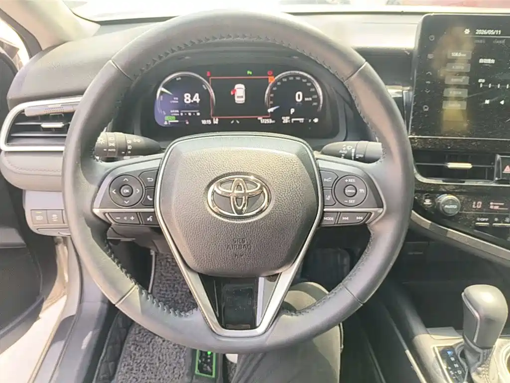 Toyota Camry 2022 — фото 11