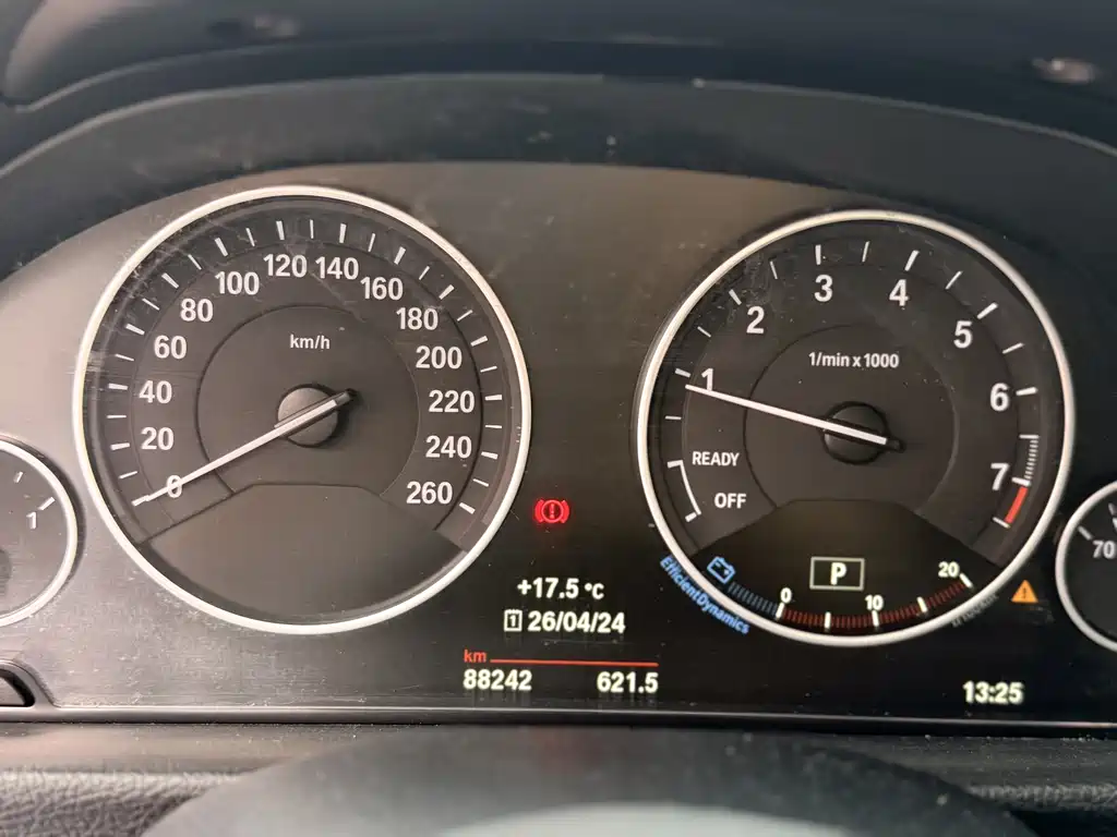 BMW 3 Series 2018 — фото 19