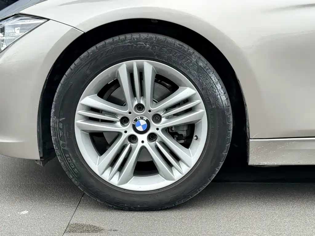 BMW 3 Series 2018 — фото 9