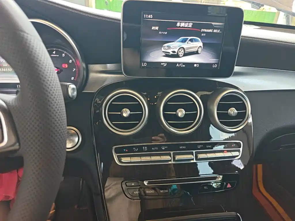 Mercedes-Benz GLC 2018 — фото 13