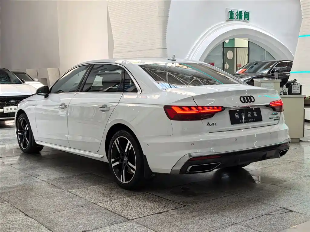 Audi A4L 2021 — фото 4