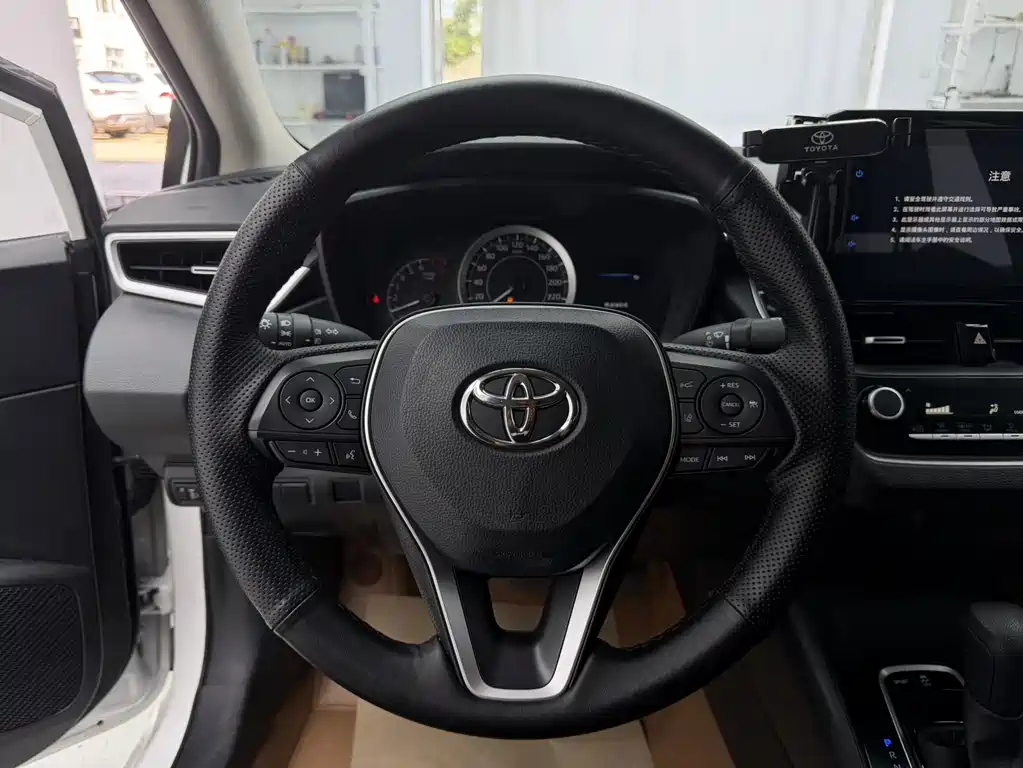 Toyota Corolla 2023 — фото 15